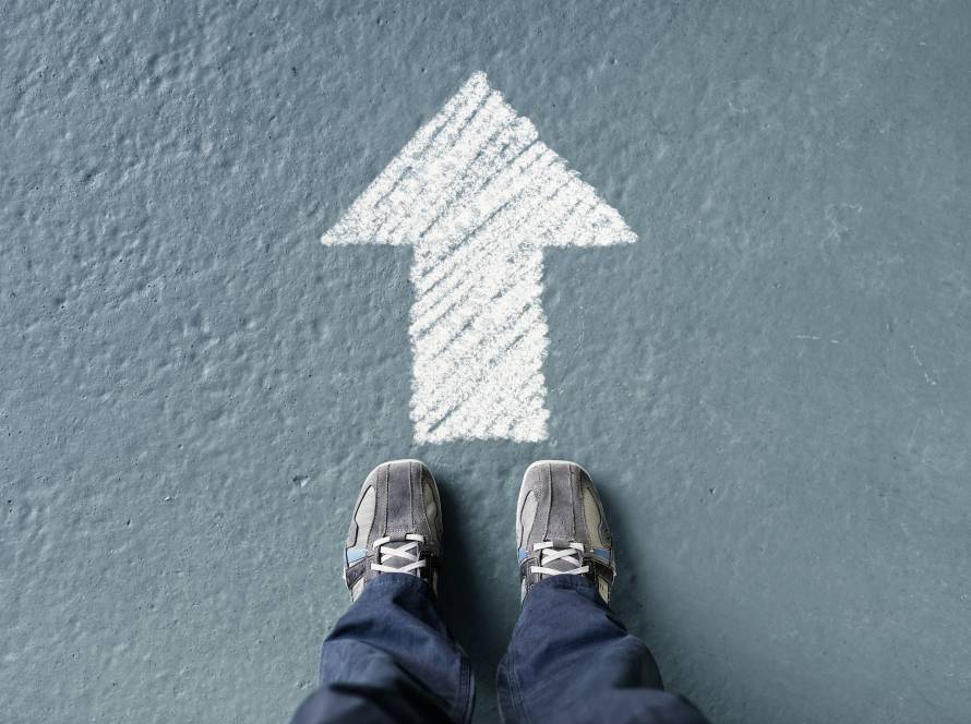 man standing with forward direction arrow 2024 09 13 10 51 28 utc