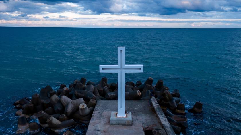 a large christian cross stands at the edge of a pi 2025 03 16 04 31 52 utc