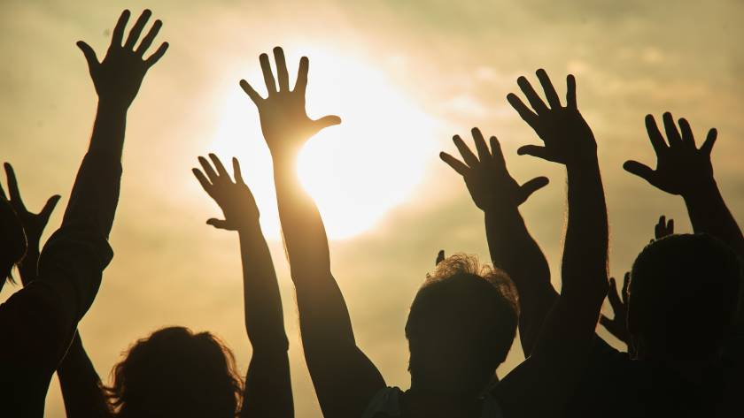 dancing people at rock concert 2024 09 16 13 19 00 utc